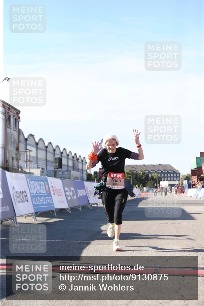 03.10.2025 - Köhlbrandbrückenlauf Jannik Wohlers http://msf.ph/oto/9130875 03.10.2025 13:48:20 Ziel 4824, 5735, 6164, 6165 meine-sportfotos.de