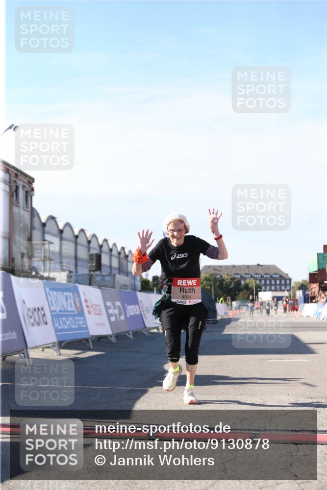 03.10.2025 - Köhlbrandbrückenlauf Jannik Wohlers http://msf.ph/oto/9130878 03.10.2025 13:48:20 Ziel 4824, 5735, 6164, 6165 meine-sportfotos.de