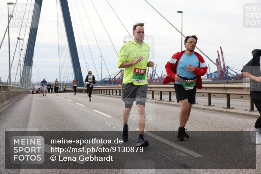03.10.2025 - Köhlbrandbrückenlauf Lena Gebhardt http://msf.ph/oto/9130879 03.10.2025 16:06:42 Position 2 7479 meine-sportfotos.de