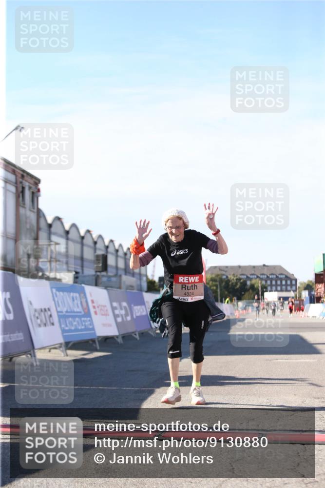 03.10.2025 - Köhlbrandbrückenlauf Jannik Wohlers http://msf.ph/oto/9130880 03.10.2025 13:48:20 Ziel 4824, 5735, 6164, 6165 meine-sportfotos.de