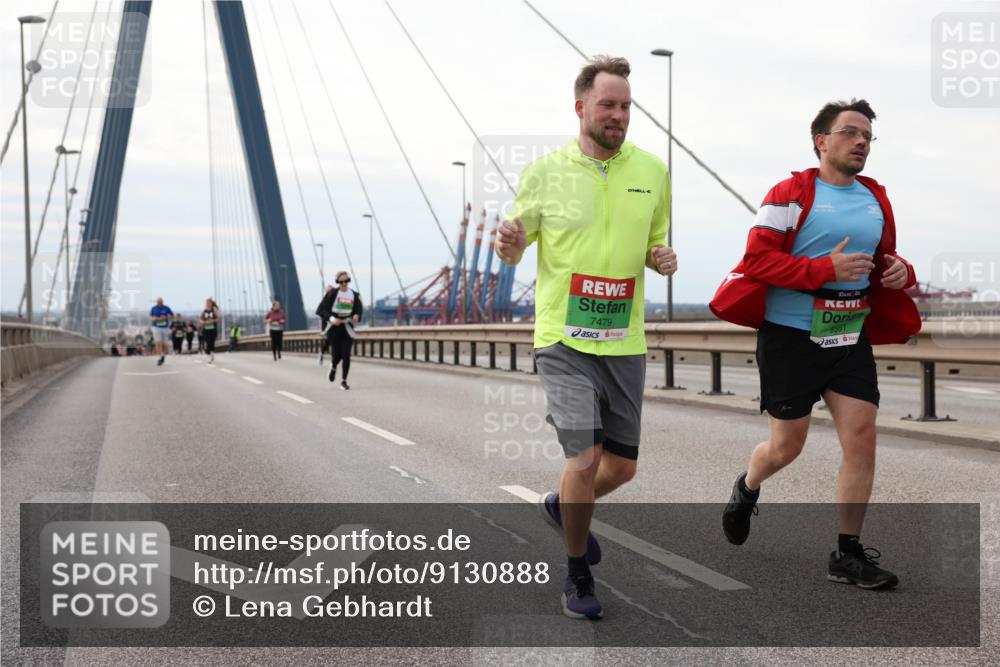 03.10.2025 - Köhlbrandbrückenlauf Lena Gebhardt http://msf.ph/oto/9130888 03.10.2025 16:06:42 Position 2 7479, 9551 meine-sportfotos.de