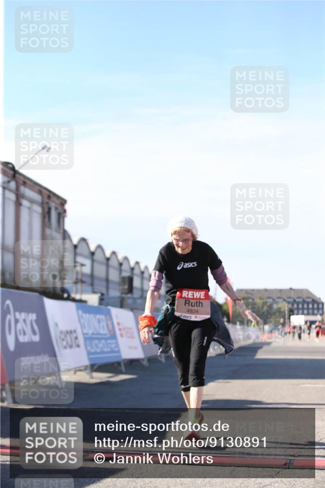03.10.2025 - Köhlbrandbrückenlauf Jannik Wohlers http://msf.ph/oto/9130891 03.10.2025 13:48:21 Ziel 4824, 5735, 6164, 6165 meine-sportfotos.de