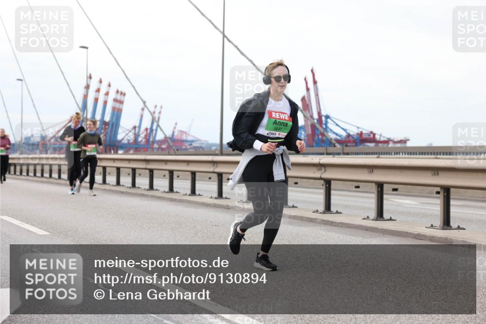 03.10.2025 - Köhlbrandbrückenlauf Lena Gebhardt http://msf.ph/oto/9130894 03.10.2025 16:06:47 Position 2 8641 meine-sportfotos.de
