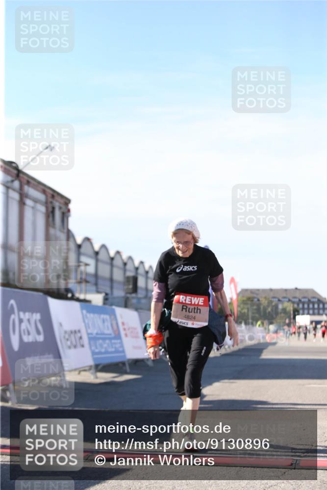 03.10.2025 - Köhlbrandbrückenlauf Jannik Wohlers http://msf.ph/oto/9130896 03.10.2025 13:48:21 Ziel 4824, 5735, 6164, 6165 meine-sportfotos.de