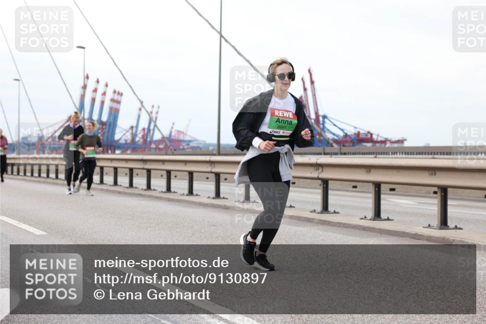 03.10.2025 - Köhlbrandbrückenlauf Lena Gebhardt http://msf.ph/oto/9130897 03.10.2025 16:06:47 Position 2 8641 meine-sportfotos.de