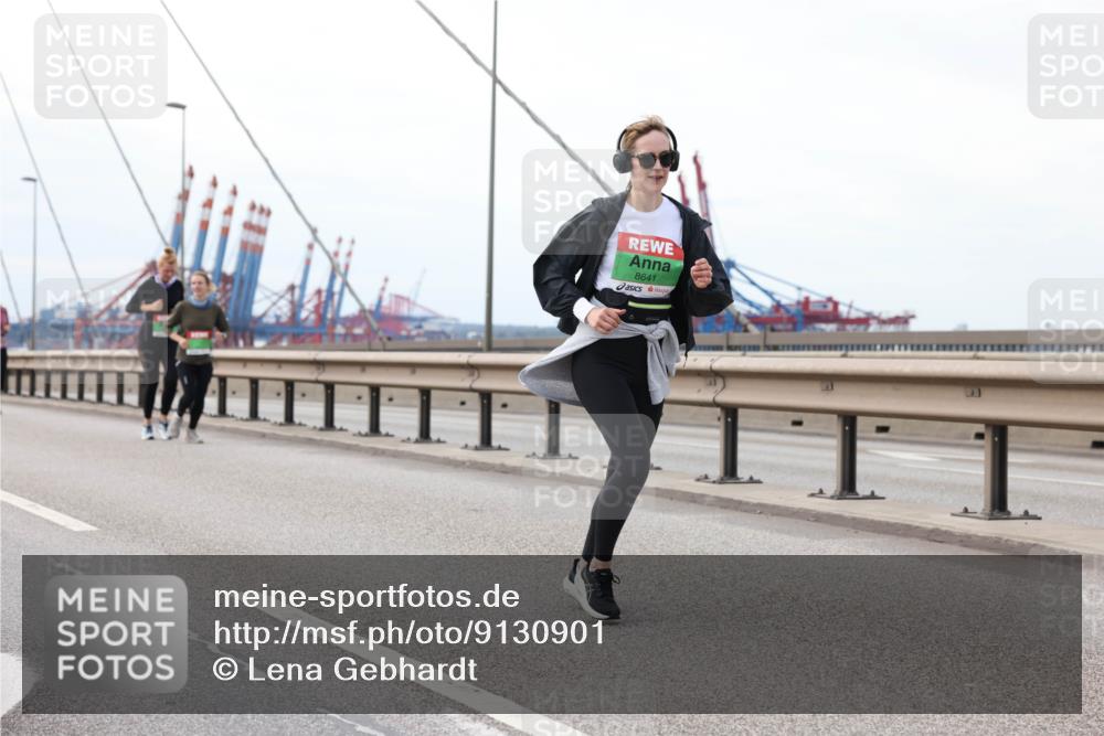 03.10.2025 - Köhlbrandbrückenlauf Lena Gebhardt http://msf.ph/oto/9130901 03.10.2025 16:06:48 Position 2 8641 meine-sportfotos.de