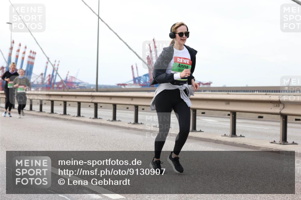 03.10.2025 - Köhlbrandbrückenlauf Lena Gebhardt http://msf.ph/oto/9130907 03.10.2025 16:06:48 Position 2 864 meine-sportfotos.de