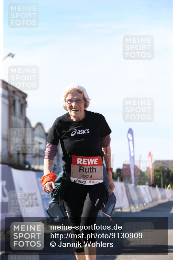 03.10.2025 - Köhlbrandbrückenlauf Jannik Wohlers http://msf.ph/oto/9130909 03.10.2025 13:48:21 Ziel 4824, 5735, 6164, 6165 meine-sportfotos.de