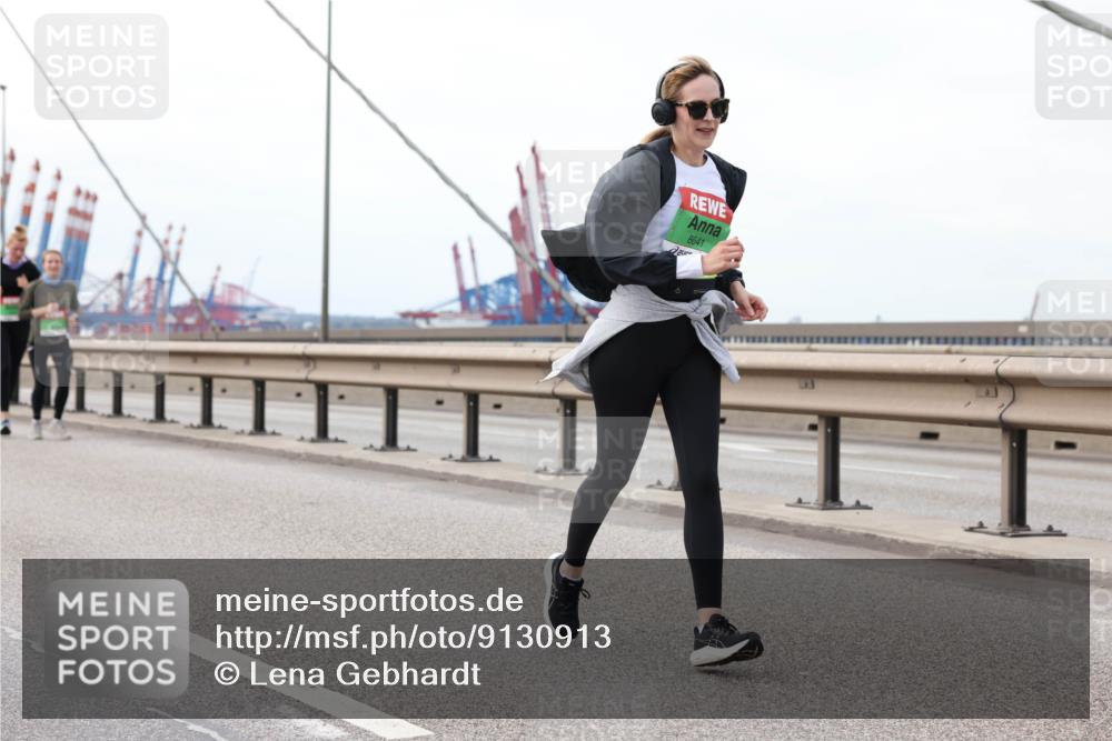03.10.2025 - Köhlbrandbrückenlauf Lena Gebhardt http://msf.ph/oto/9130913 03.10.2025 16:06:48 Position 2 8641 meine-sportfotos.de
