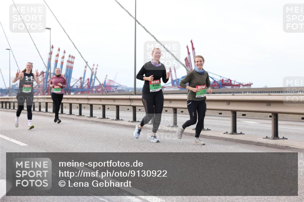 03.10.2025 - Köhlbrandbrückenlauf Lena Gebhardt http://msf.ph/oto/9130922 03.10.2025 16:06:52 Position 2 8147, 9714 meine-sportfotos.de