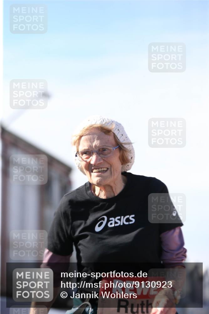03.10.2025 - Köhlbrandbrückenlauf Jannik Wohlers http://msf.ph/oto/9130923 03.10.2025 13:48:22 Ziel 4824, 5735, 6164, 6165 meine-sportfotos.de