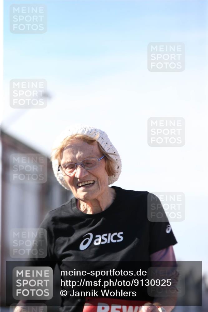 03.10.2025 - Köhlbrandbrückenlauf Jannik Wohlers http://msf.ph/oto/9130925 03.10.2025 13:48:22 Ziel 4824, 5735, 6164, 6165 meine-sportfotos.de