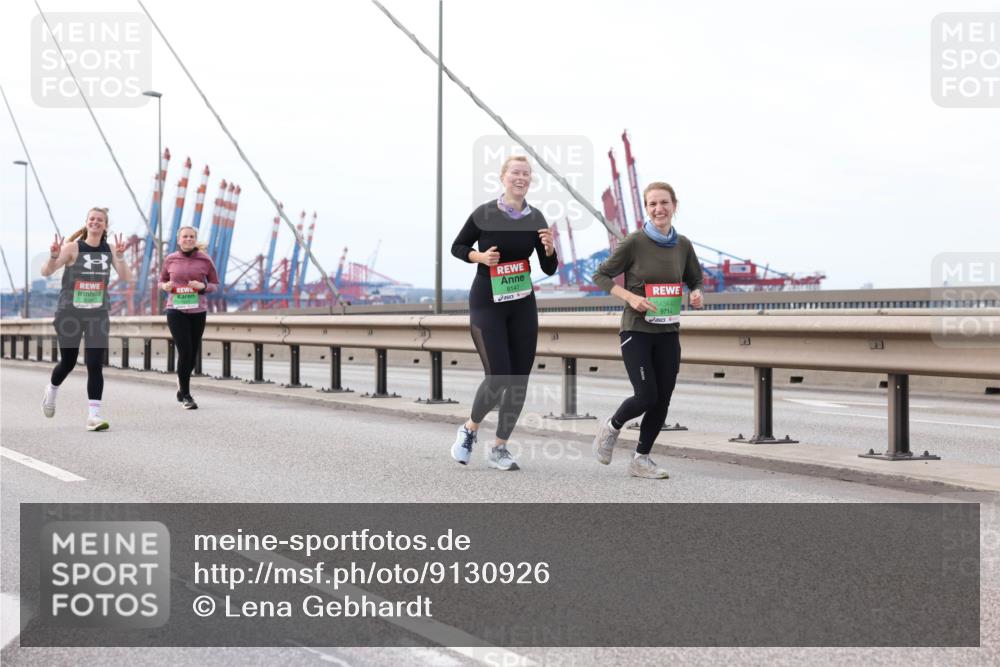 03.10.2025 - Köhlbrandbrückenlauf Lena Gebhardt http://msf.ph/oto/9130926 03.10.2025 16:06:52 Position 2 8147, 9714 meine-sportfotos.de