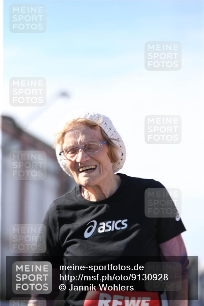 03.10.2025 - Köhlbrandbrückenlauf Jannik Wohlers http://msf.ph/oto/9130928 03.10.2025 13:48:22 Ziel 4824, 5735, 6164, 6165 meine-sportfotos.de