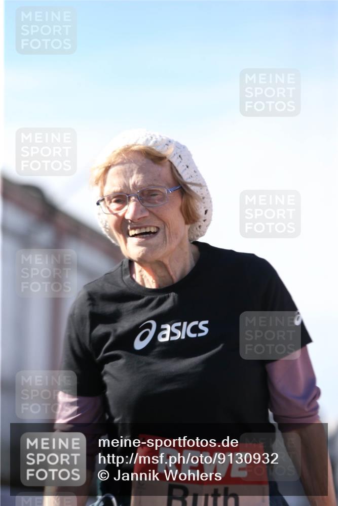 03.10.2025 - Köhlbrandbrückenlauf Jannik Wohlers http://msf.ph/oto/9130932 03.10.2025 13:48:22 Ziel 4824, 5735, 6164, 6165 meine-sportfotos.de