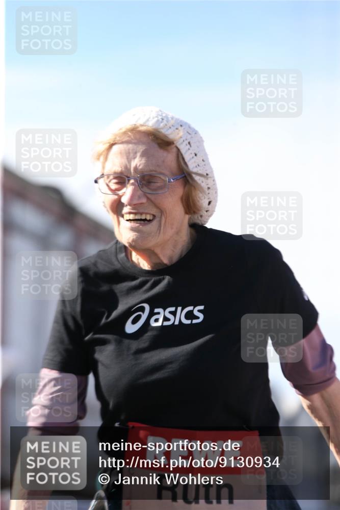 03.10.2025 - Köhlbrandbrückenlauf Jannik Wohlers http://msf.ph/oto/9130934 03.10.2025 13:48:22 Ziel 4824, 5735, 6164, 6165 meine-sportfotos.de