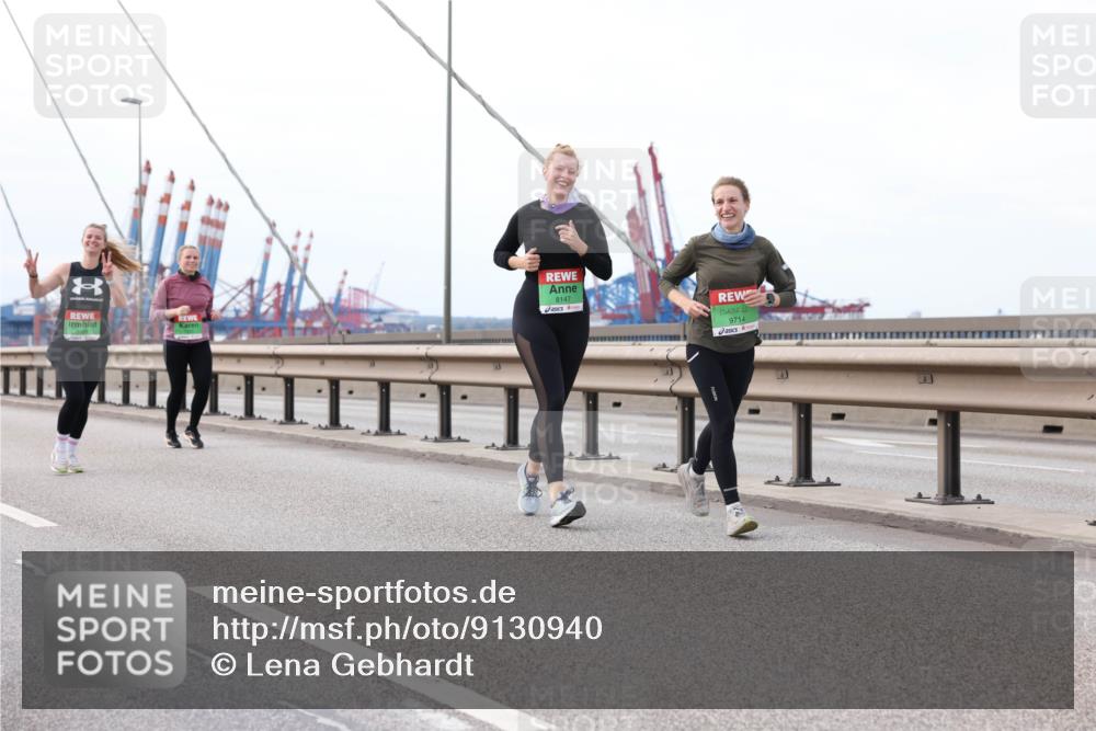 03.10.2025 - Köhlbrandbrückenlauf Lena Gebhardt http://msf.ph/oto/9130940 03.10.2025 16:06:53 Position 2 8147, 9714 meine-sportfotos.de