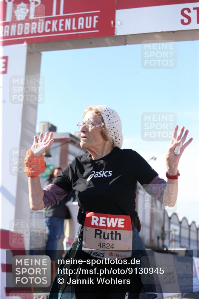 03.10.2025 - Köhlbrandbrückenlauf Jannik Wohlers http://msf.ph/oto/9130945 03.10.2025 13:48:23 Ziel 4824, 5735, 6164, 6165 meine-sportfotos.de