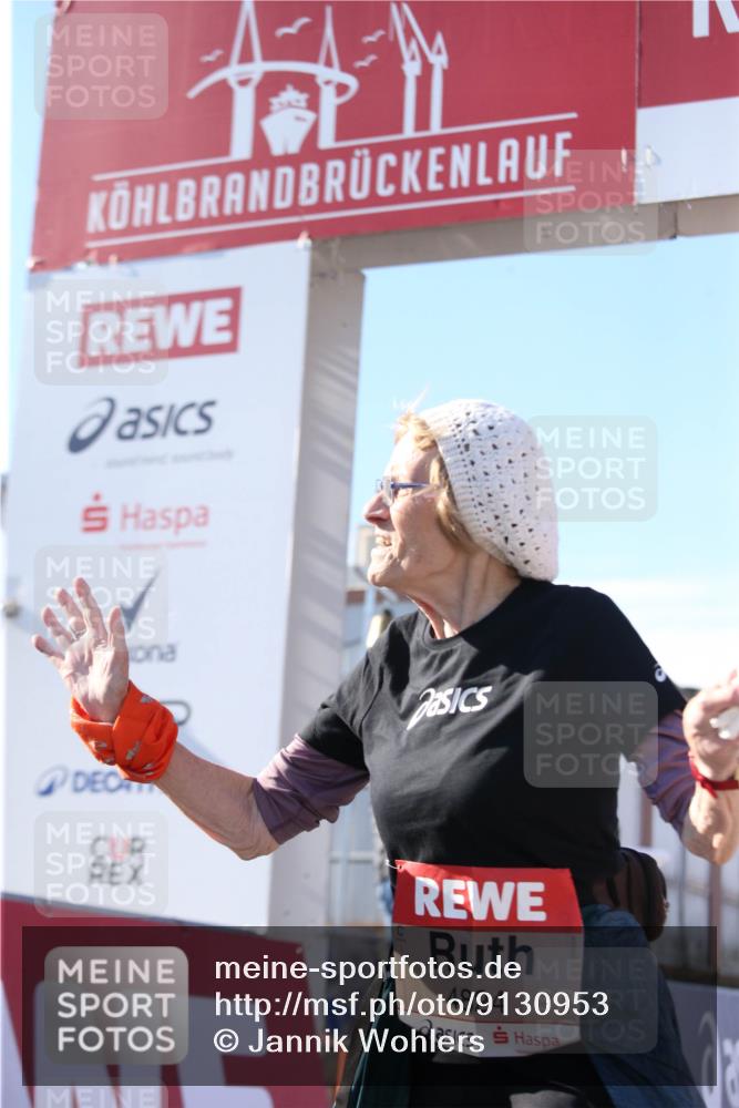 03.10.2025 - Köhlbrandbrückenlauf Jannik Wohlers http://msf.ph/oto/9130953 03.10.2025 13:48:23 Ziel 4824, 5735, 6164, 6165 meine-sportfotos.de