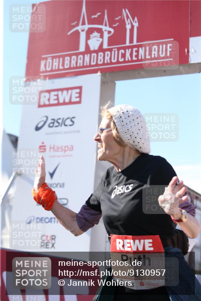 03.10.2025 - Köhlbrandbrückenlauf Jannik Wohlers http://msf.ph/oto/9130957 03.10.2025 13:48:23 Ziel 4824, 5735, 6164, 6165 meine-sportfotos.de