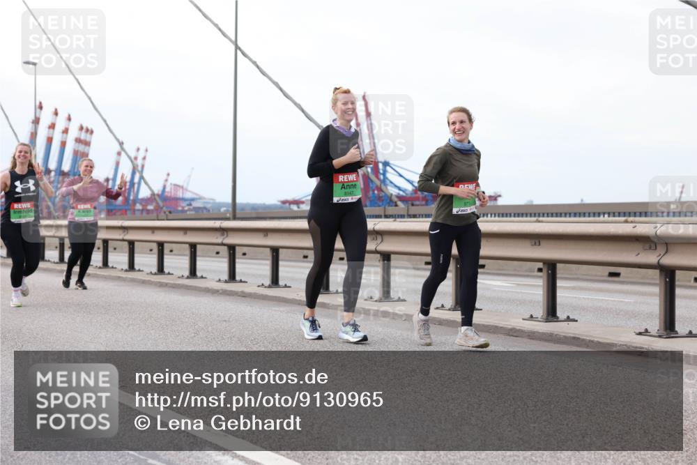 03.10.2025 - Köhlbrandbrückenlauf Lena Gebhardt http://msf.ph/oto/9130965 03.10.2025 16:06:53 Position 2 8147, 9714 meine-sportfotos.de