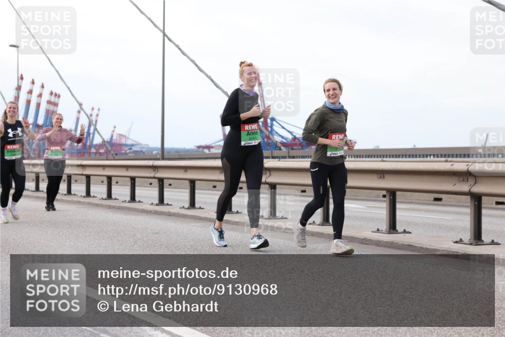 03.10.2025 - Köhlbrandbrückenlauf Lena Gebhardt http://msf.ph/oto/9130968 03.10.2025 16:06:53 Position 2 8147, 971 meine-sportfotos.de