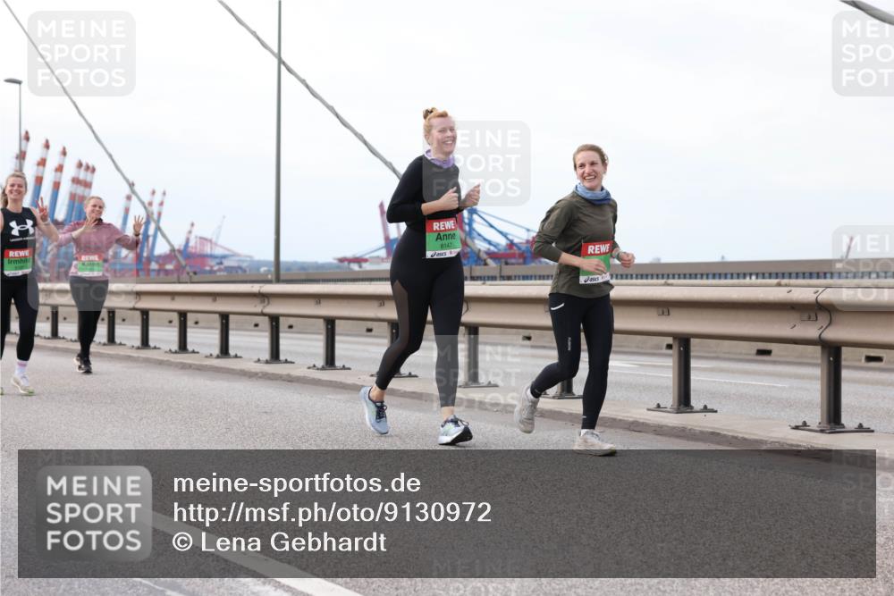 03.10.2025 - Köhlbrandbrückenlauf Lena Gebhardt http://msf.ph/oto/9130972 03.10.2025 16:06:53 Position 2 8147 meine-sportfotos.de