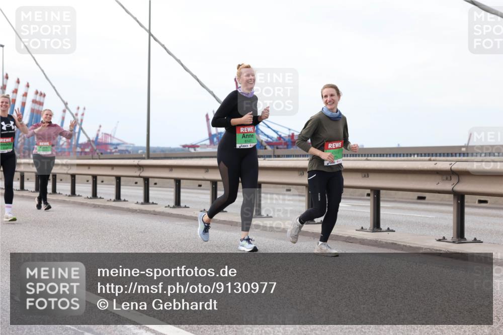 03.10.2025 - Köhlbrandbrückenlauf Lena Gebhardt http://msf.ph/oto/9130977 03.10.2025 16:06:53 Position 2 8147, 43 meine-sportfotos.de