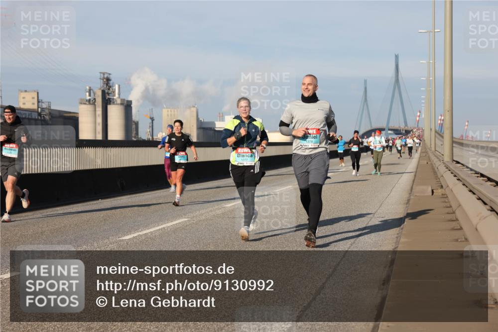 03.10.2025 - Köhlbrandbrückenlauf Lena Gebhardt http://msf.ph/oto/9130992 03.10.2025 09:49:48 Position 2 1377, 1378 meine-sportfotos.de