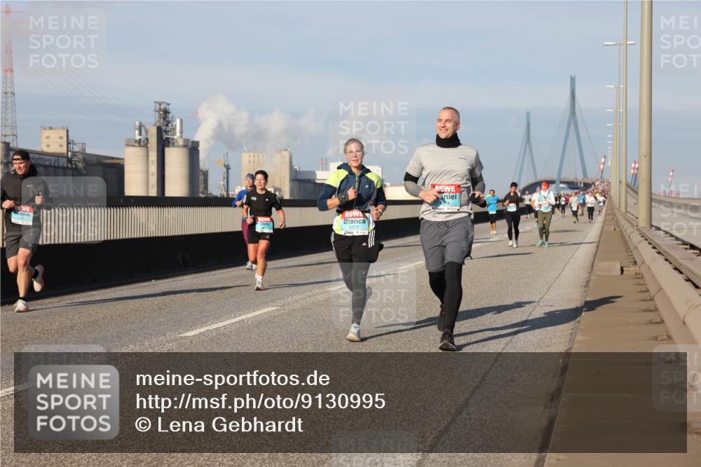 03.10.2025 - Köhlbrandbrückenlauf Lena Gebhardt http://msf.ph/oto/9130995 03.10.2025 09:49:48 Position 2  meine-sportfotos.de