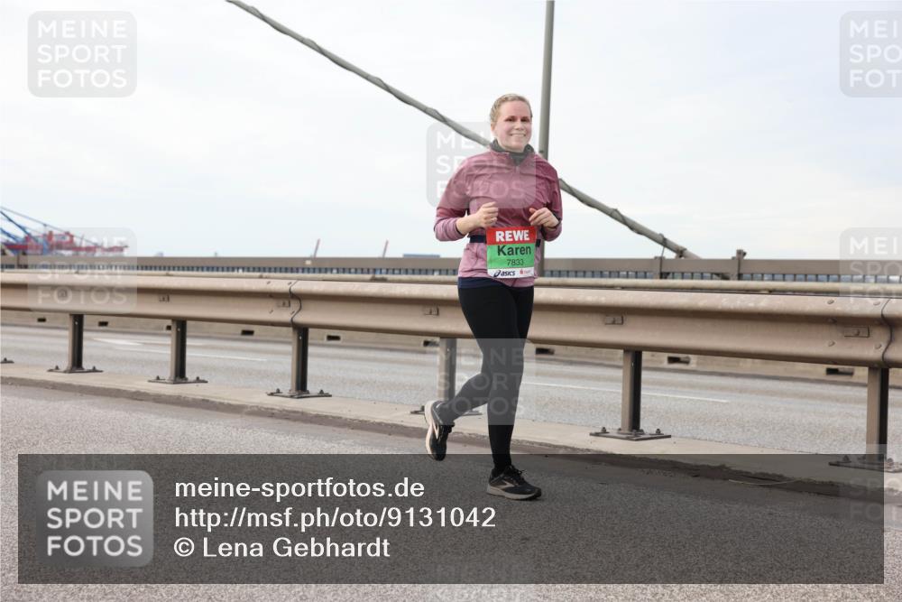 03.10.2025 - Köhlbrandbrückenlauf Lena Gebhardt http://msf.ph/oto/9131042 03.10.2025 16:06:58 Position 2 7833 meine-sportfotos.de