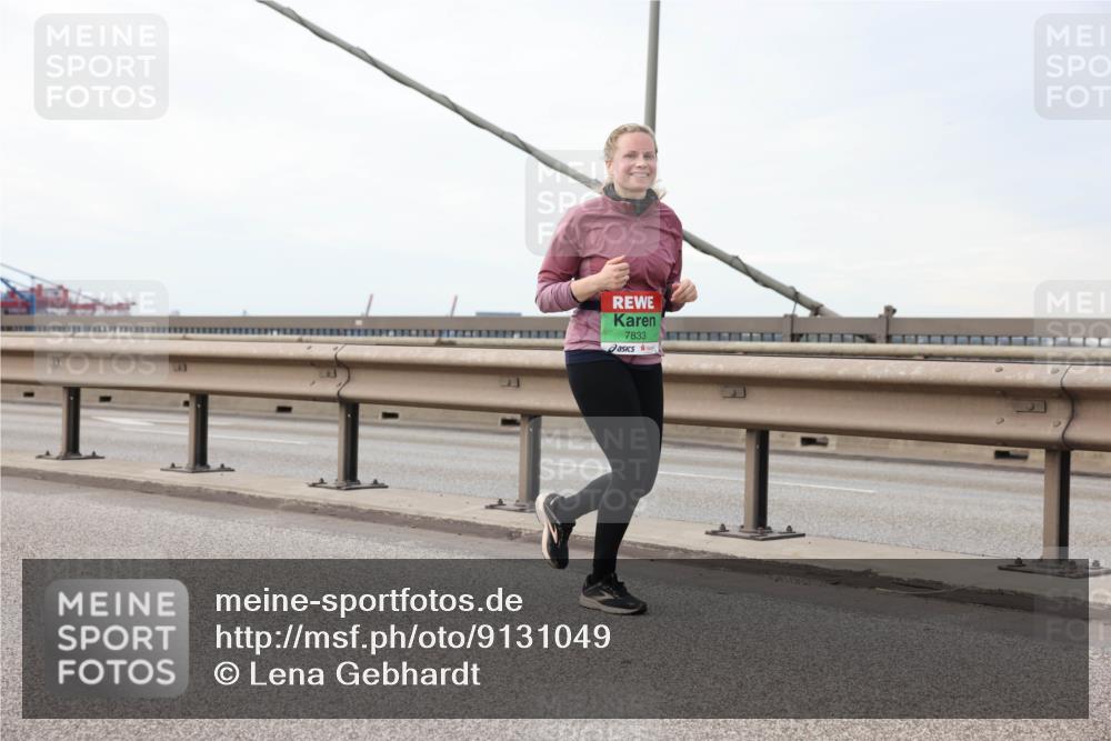 03.10.2025 - Köhlbrandbrückenlauf Lena Gebhardt http://msf.ph/oto/9131049 03.10.2025 16:06:58 Position 2 7833 meine-sportfotos.de
