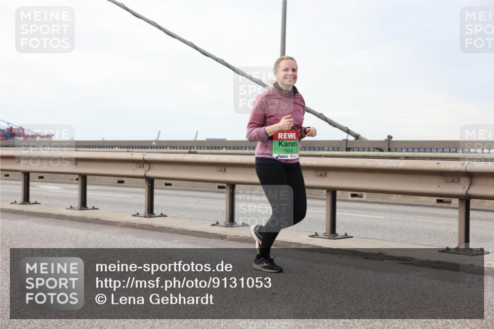 03.10.2025 - Köhlbrandbrückenlauf Lena Gebhardt http://msf.ph/oto/9131053 03.10.2025 16:06:58 Position 2 7833 meine-sportfotos.de