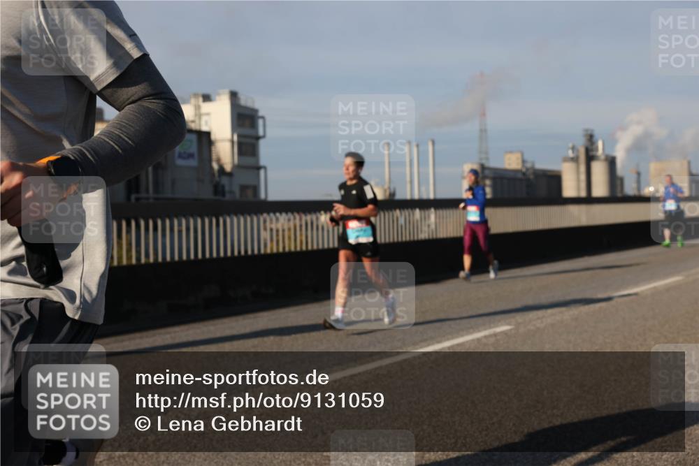 03.10.2025 - Köhlbrandbrückenlauf Lena Gebhardt http://msf.ph/oto/9131059 03.10.2025 09:49:51 Position 2  meine-sportfotos.de