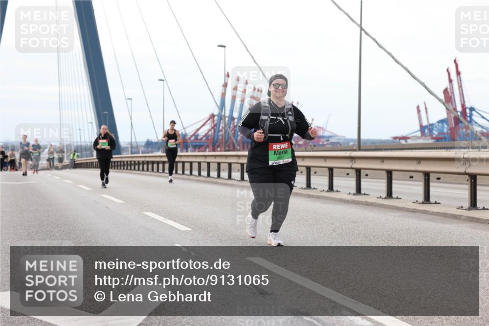 03.10.2025 - Köhlbrandbrückenlauf Lena Gebhardt http://msf.ph/oto/9131065 03.10.2025 16:07:02 Position 2 8510 meine-sportfotos.de