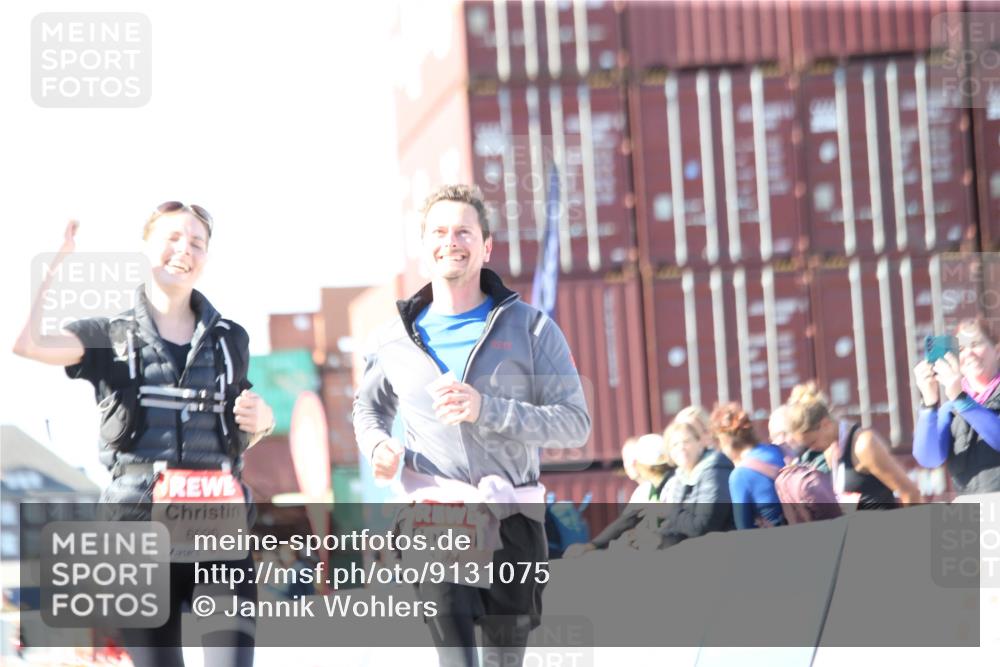 03.10.2025 - Köhlbrandbrückenlauf Jannik Wohlers http://msf.ph/oto/9131075 03.10.2025 13:48:57 Ziel 4157, 4273, 5216, 5497, 5581, 6096 meine-sportfotos.de