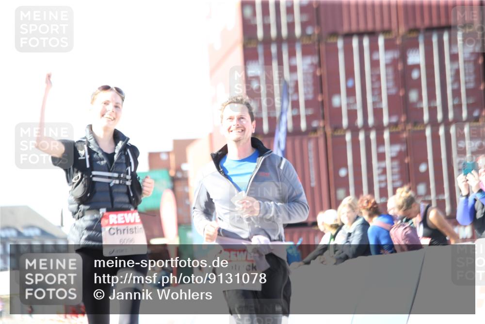 03.10.2025 - Köhlbrandbrückenlauf Jannik Wohlers http://msf.ph/oto/9131078 03.10.2025 13:48:57 Ziel 4157, 4273, 5216, 5497, 5581, 6096 meine-sportfotos.de