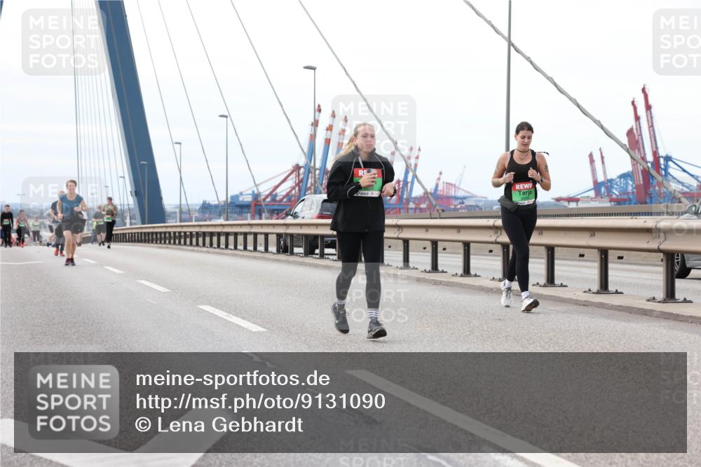 03.10.2025 - Köhlbrandbrückenlauf Lena Gebhardt http://msf.ph/oto/9131090 03.10.2025 16:07:08 Position 2  meine-sportfotos.de