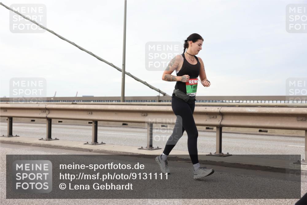 03.10.2025 - Köhlbrandbrückenlauf Lena Gebhardt http://msf.ph/oto/9131111 03.10.2025 16:07:12 Position 2 8494 meine-sportfotos.de