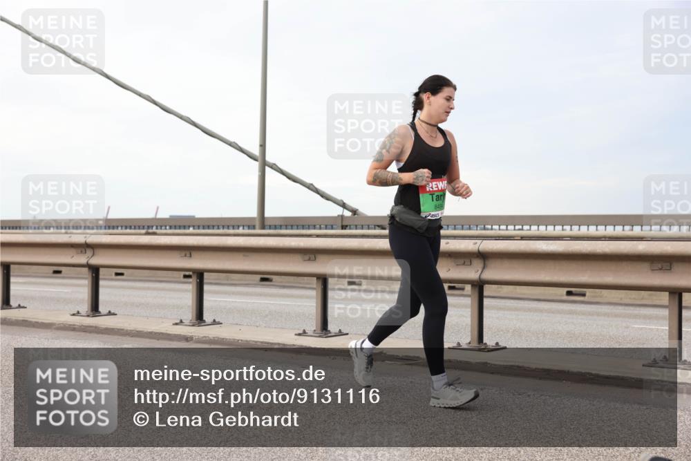 03.10.2025 - Köhlbrandbrückenlauf Lena Gebhardt http://msf.ph/oto/9131116 03.10.2025 16:07:12 Position 2 8494 meine-sportfotos.de