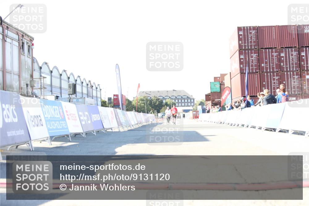 03.10.2025 - Köhlbrandbrückenlauf Jannik Wohlers http://msf.ph/oto/9131120 03.10.2025 13:49:03 Ziel 4157, 4273, 5216, 5497, 6096 meine-sportfotos.de