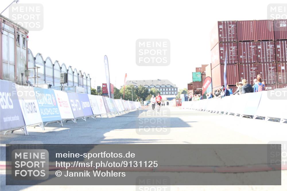 03.10.2025 - Köhlbrandbrückenlauf Jannik Wohlers http://msf.ph/oto/9131125 03.10.2025 13:49:03 Ziel 4157, 4273, 5216, 5497, 6096 meine-sportfotos.de