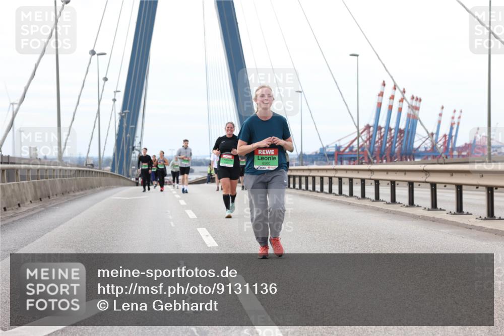 03.10.2025 - Köhlbrandbrückenlauf Lena Gebhardt http://msf.ph/oto/9131136 03.10.2025 16:07:20 Position 2 8560 meine-sportfotos.de