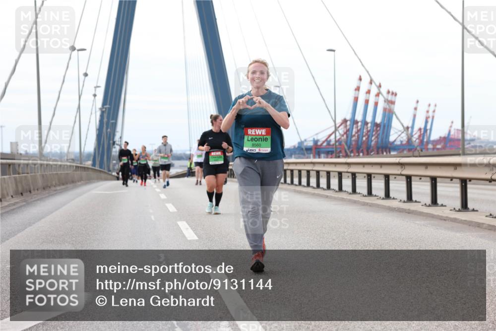 03.10.2025 - Köhlbrandbrückenlauf Lena Gebhardt http://msf.ph/oto/9131144 03.10.2025 16:07:21 Position 2 8560 meine-sportfotos.de