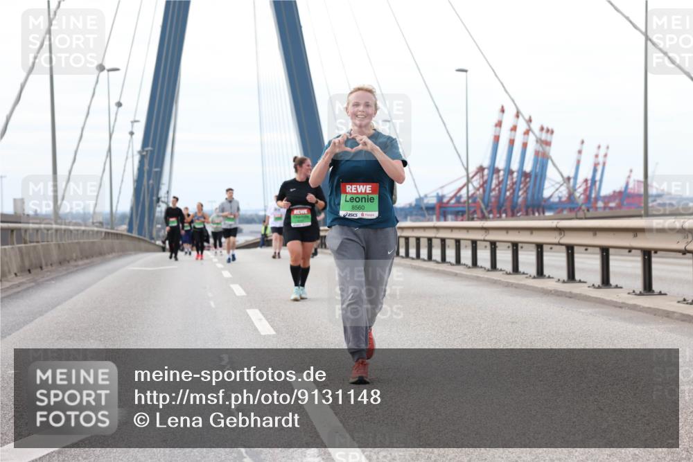03.10.2025 - Köhlbrandbrückenlauf Lena Gebhardt http://msf.ph/oto/9131148 03.10.2025 16:07:21 Position 2 8560 meine-sportfotos.de