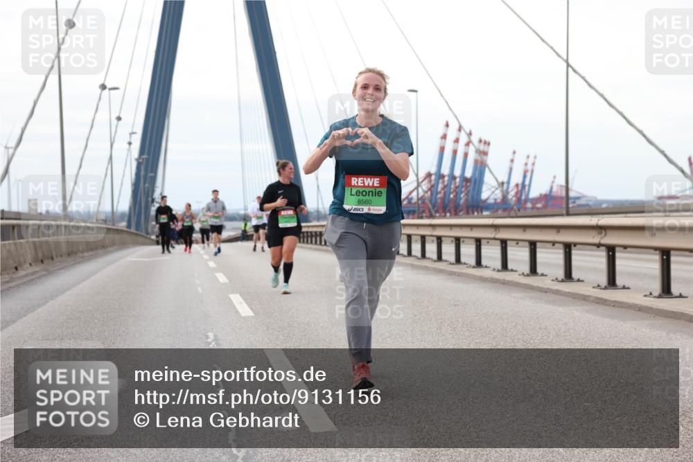 03.10.2025 - Köhlbrandbrückenlauf Lena Gebhardt http://msf.ph/oto/9131156 03.10.2025 16:07:22 Position 2 8560 meine-sportfotos.de
