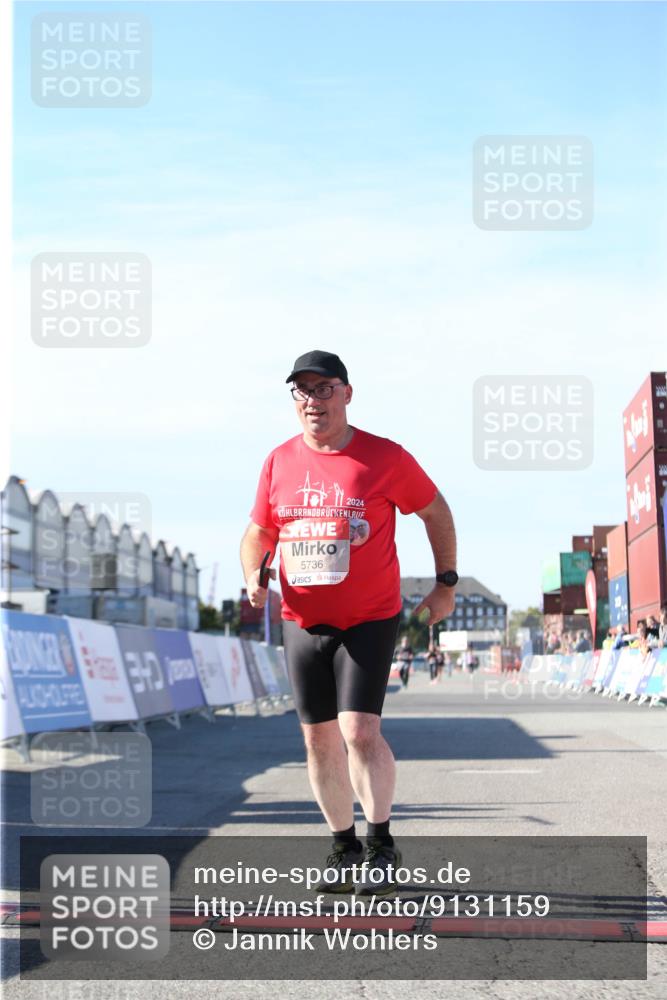 03.10.2025 - Köhlbrandbrückenlauf Jannik Wohlers http://msf.ph/oto/9131159 03.10.2025 13:49:21 Ziel 5736, 6102 meine-sportfotos.de