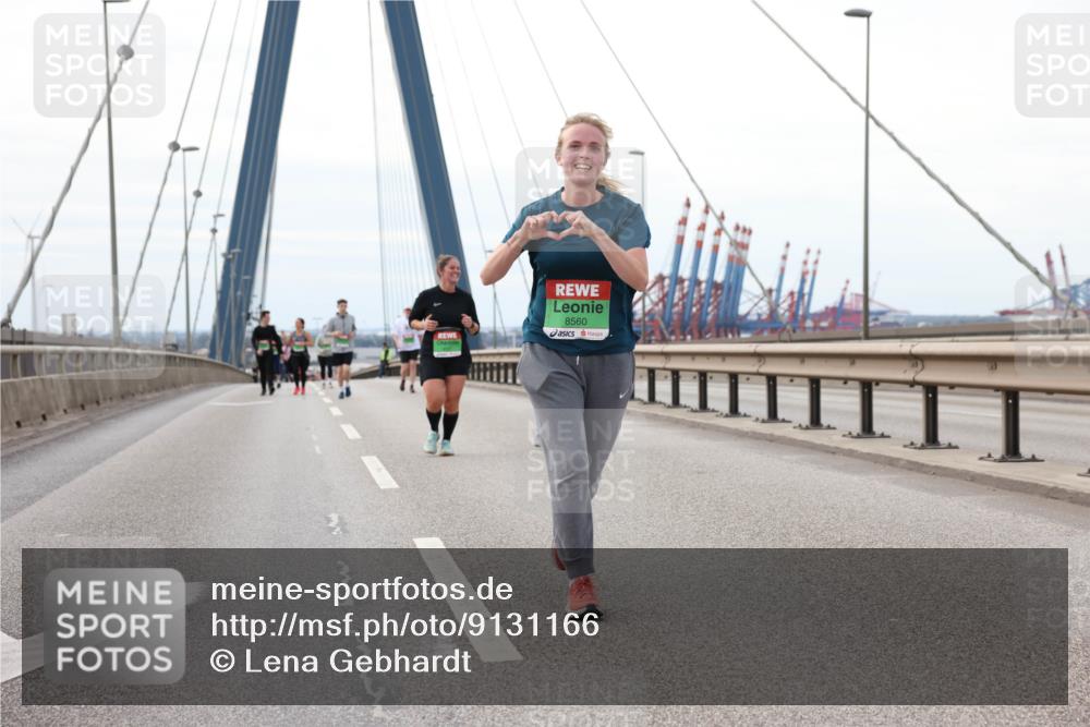 03.10.2025 - Köhlbrandbrückenlauf Lena Gebhardt http://msf.ph/oto/9131166 03.10.2025 16:07:22 Position 2 8560 meine-sportfotos.de