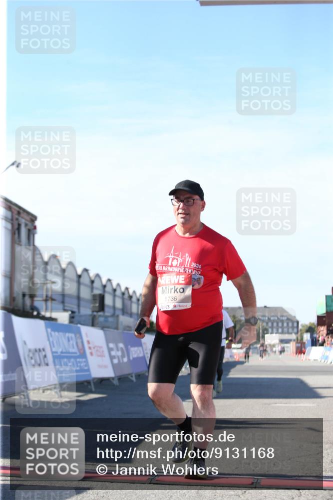 03.10.2025 - Köhlbrandbrückenlauf Jannik Wohlers http://msf.ph/oto/9131168 03.10.2025 13:49:21 Ziel 5736, 6102 meine-sportfotos.de