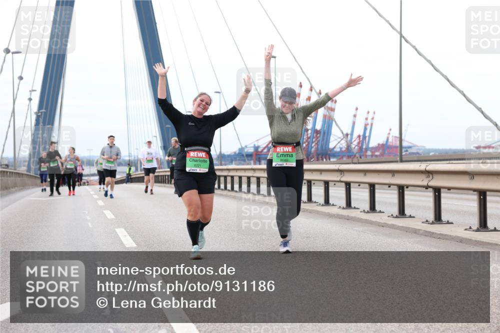 03.10.2025 - Köhlbrandbrückenlauf Lena Gebhardt http://msf.ph/oto/9131186 03.10.2025 16:07:24 Position 2 8721, 8685 meine-sportfotos.de